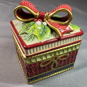 Fitz & Floyd holiday box with lid